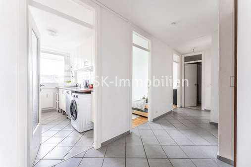 119165 Flur - Etagenwohnung in 50823 Köln mit 74m² kaufen