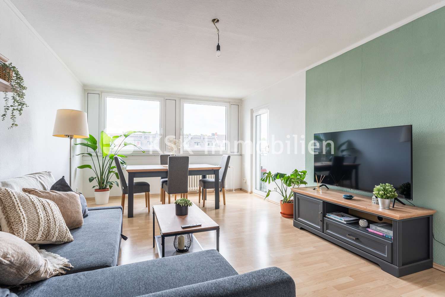 119165 Wohnzimmer - Etagenwohnung in 50823 Köln mit 74m² kaufen