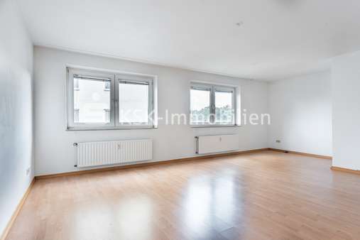 119435 Wohnzimmer - Etagenwohnung in 50676 Köln / Altstadt-Süd mit 66m² kaufen