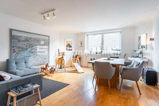 120701 Wohnzimmer - Etagenwohnung in 50825 Köln / Neuehrenfeld mit 84m² kaufen