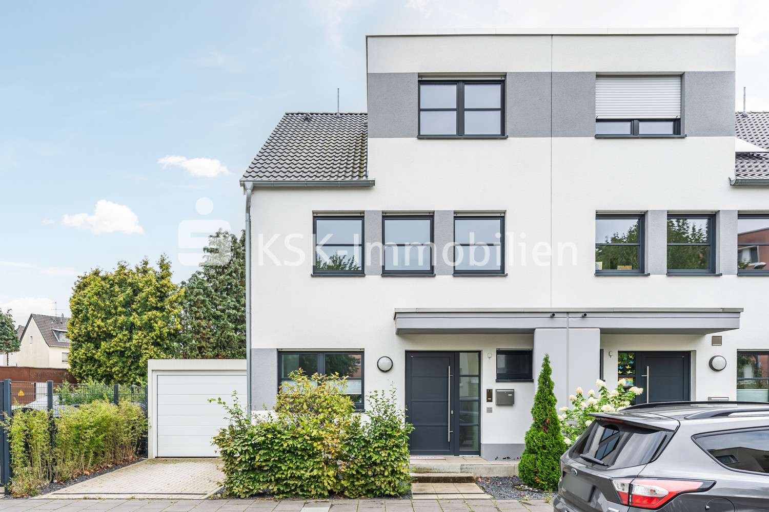 120722 Vorderansicht  - Reiheneckhaus in 50769 Köln mit 146m² kaufen