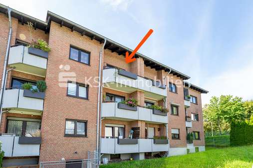 121830_1 Rückansicht mit Pfeil - Etagenwohnung in 51467 Bergisch Gladbach mit 86m² kaufen