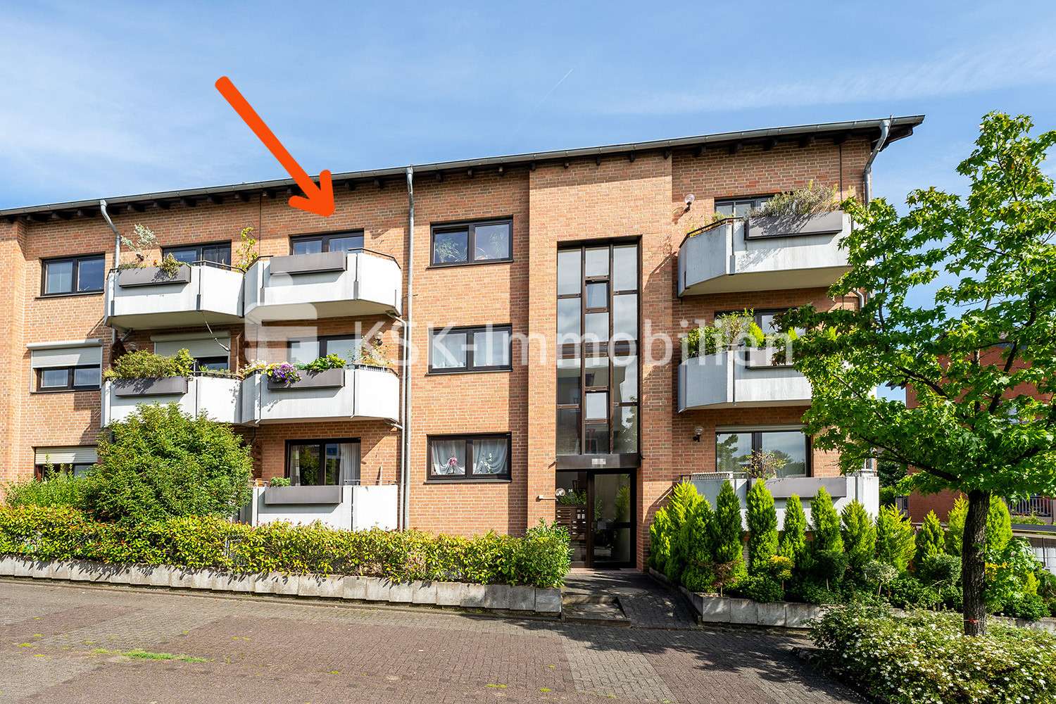 121830_1 Vorderansicht mit Pfeil - Etagenwohnung in 51467 Bergisch Gladbach mit 86m² kaufen