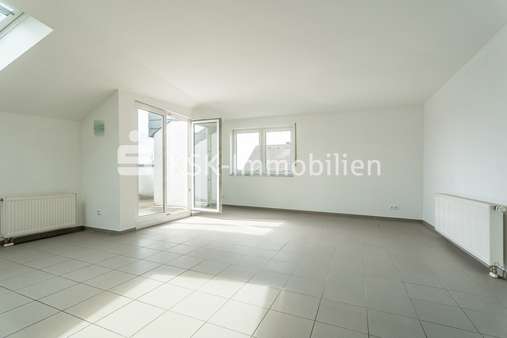 120265 Wohn- und Esszimmer - Dachgeschosswohnung in 50374 Erftstadt / Köttingen mit 102m² kaufen