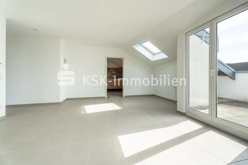 120265 Wohn- und Esszimmer - Dachgeschosswohnung in 50374 Erftstadt / Köttingen mit 102m² kaufen