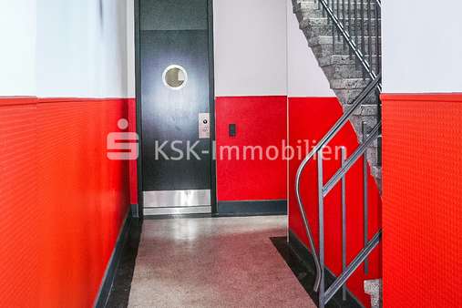 122591 Treppenhaus Bild 2 - Etagenwohnung in 50939 Köln / Klettenberg mit 99m² kaufen