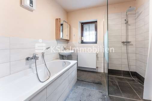 114008 Badezimmer Edgeschoss - Einfamilienhaus in 50169 Kerpen / Horrem mit 106m² kaufen