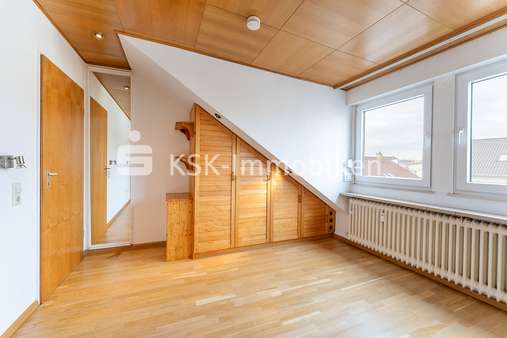 120250 Schlafzimmer - Dachgeschosswohnung in 50259 Pulheim mit 60m² kaufen