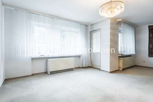 121764 Wohnzimmer  - Etagenwohnung in 50321 Brühl mit 95m² kaufen