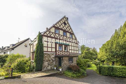 124306 Frontansicht - Villa in 51465 Bergisch Gladbach mit 201m² kaufen