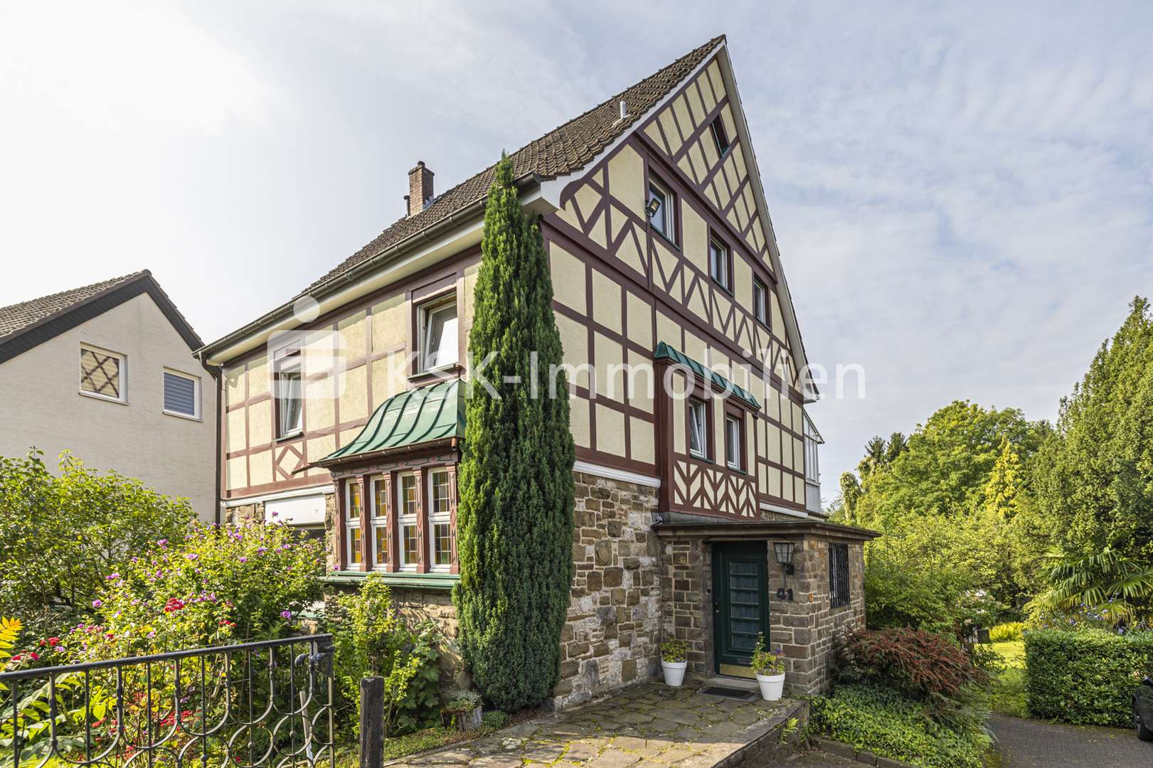 124306 Hausansicht - Villa in 51465 Bergisch Gladbach mit 201m² kaufen