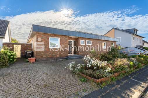 120313 Vorderansicht - Bungalow in 50374 Erftstadt / Liblar mit 115m² kaufen