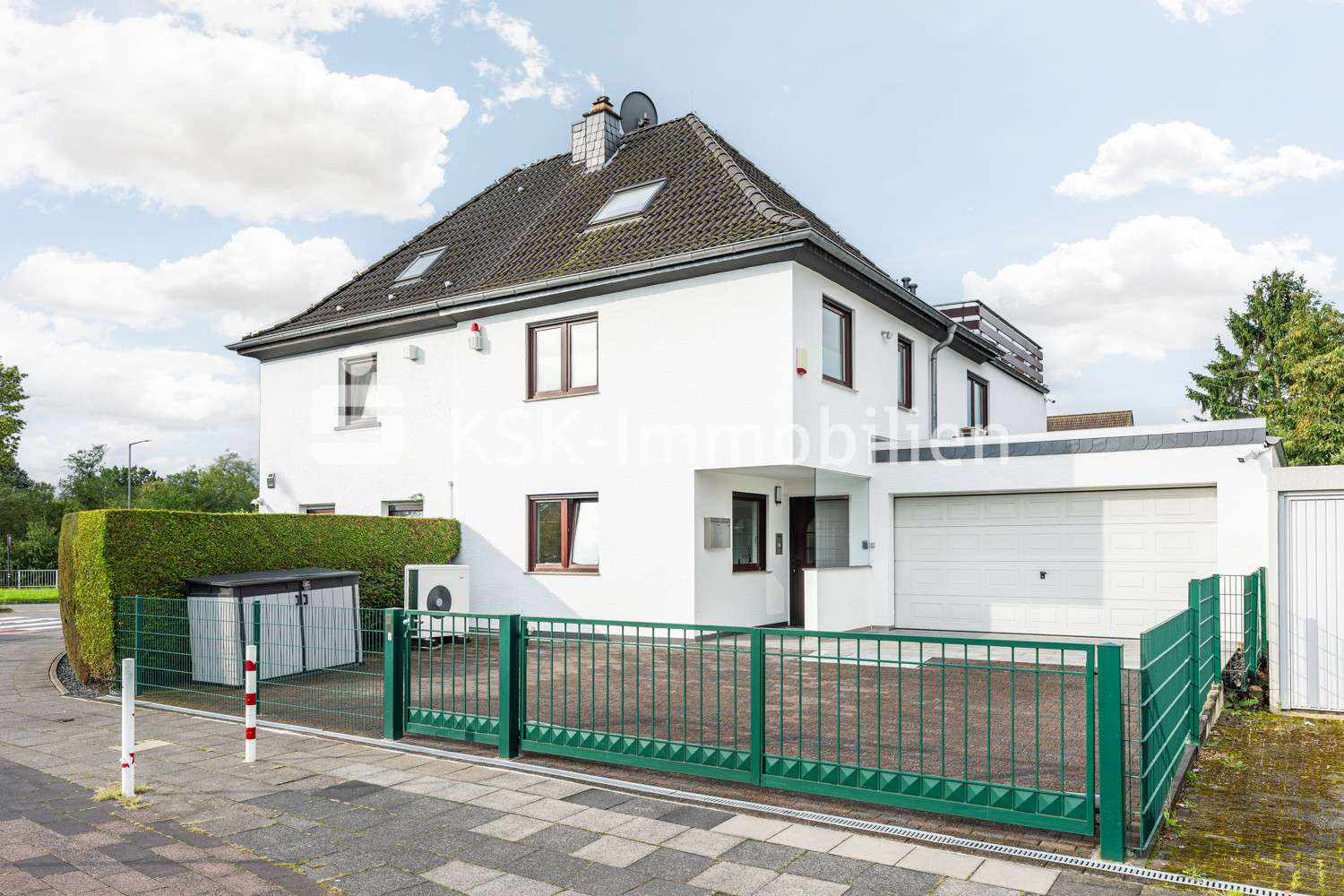 125616 Vorderansicht  - Zweifamilienhaus in 50765 Köln mit 225m² kaufen