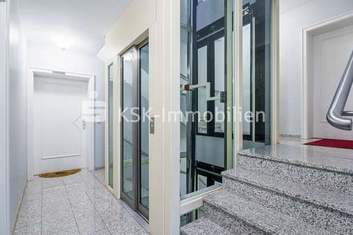 125266 Treppenhaus  - Penthouse-Wohnung in 53343 Wachtberg mit 194m² kaufen