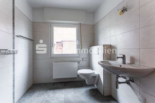 124037 Badezimmer Erdgeschoss - Einfamilienhaus in 50321 Brühl mit 169m² kaufen