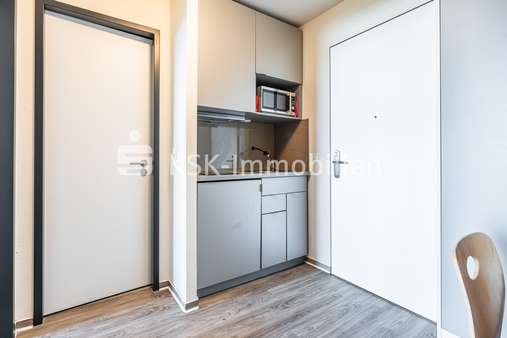 121640 Diele Bild 1 - Etagenwohnung in 50969 Köln mit 33m² kaufen