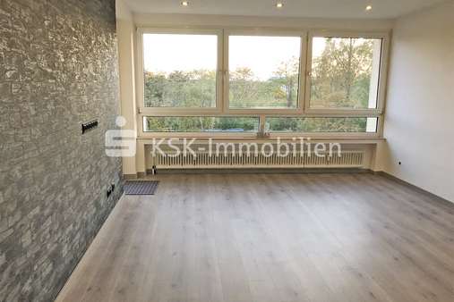 125076 Wohnzimmer - Etagenwohnung in 50739 Köln mit 71m² kaufen