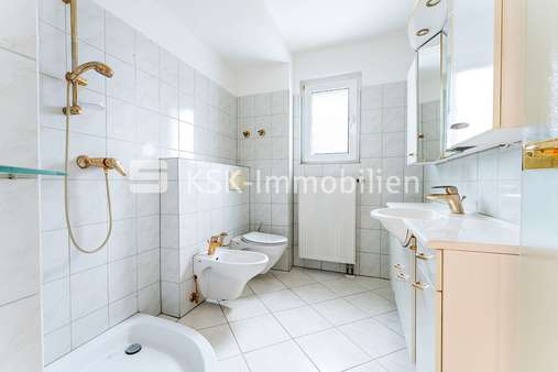 125630 Badezimmer Erdgeschoss - Einfamilienhaus in 51465 Bergisch Gladbach / Sand mit 140m² kaufen