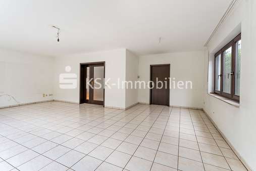 126428 Wohn- und Esszimmer Erdgeschoss  - Einfamilienhaus in 51427 Bergisch Gladbach mit 130m² kaufen
