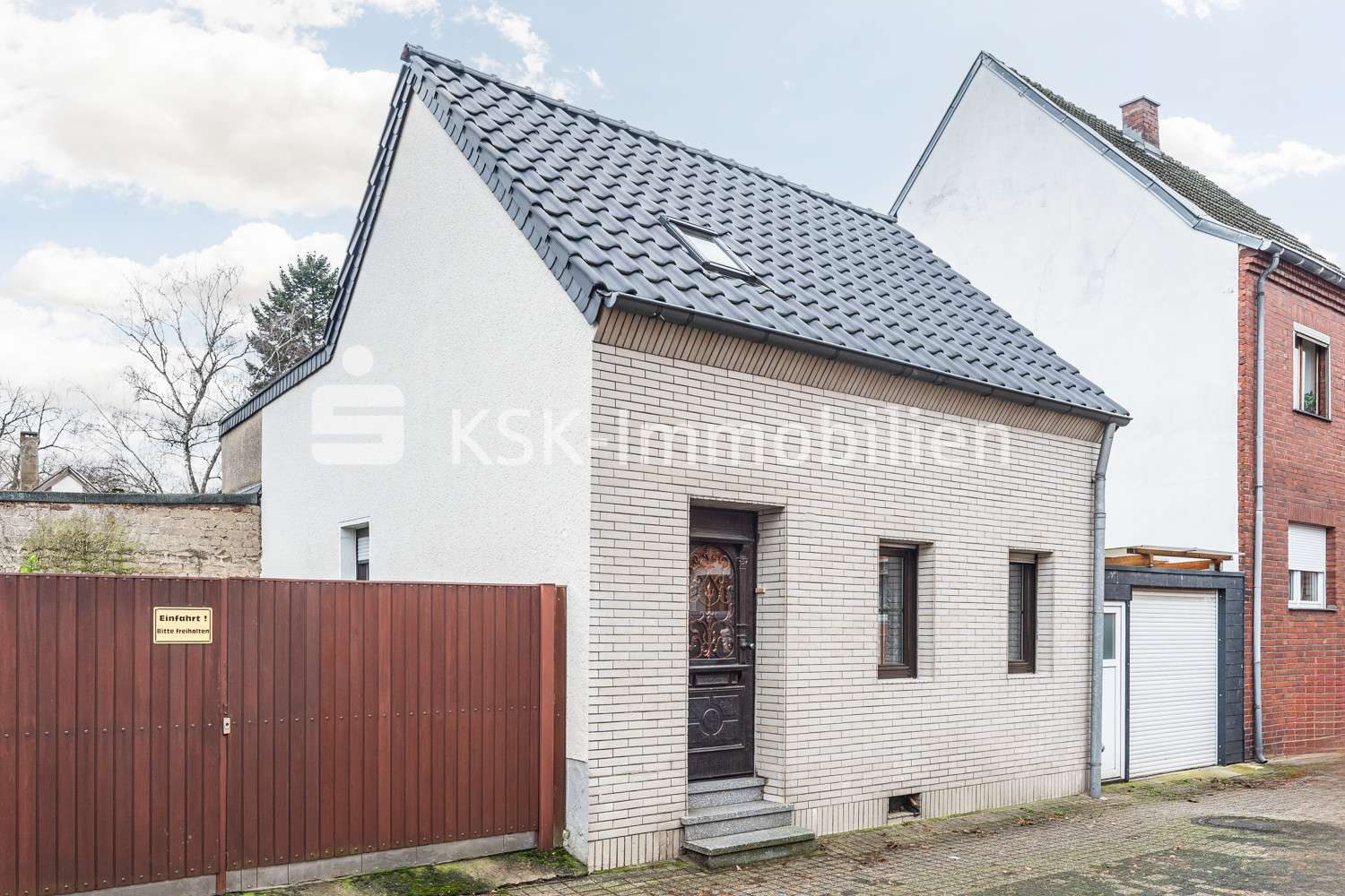 122784 Vorderansicht  - Einfamilienhaus in 50769 Köln mit 63m² kaufen