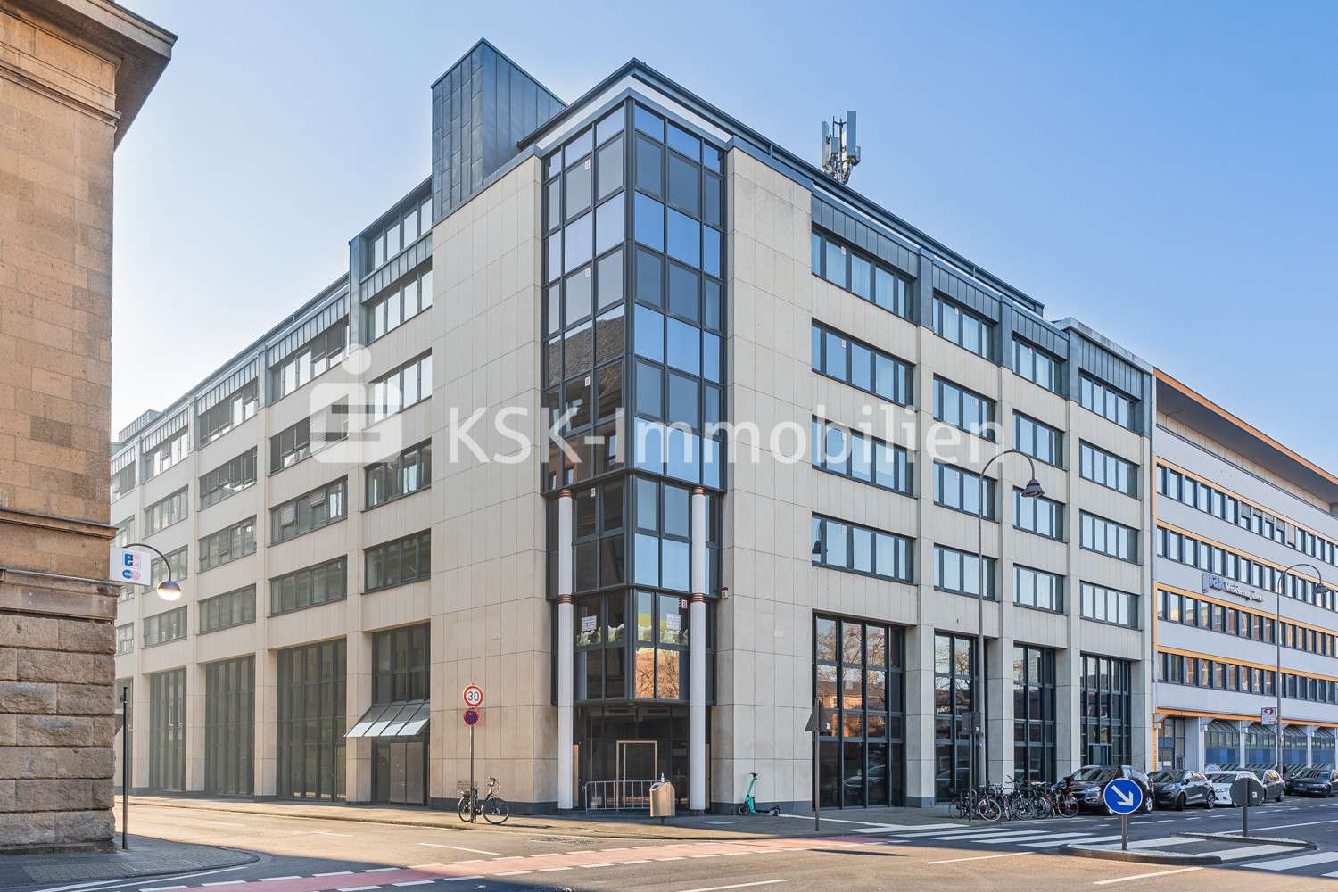127503 Vorderansicht  - Bürofläche in 50670 Köln / Neustadt-Nord mit 0m² mieten