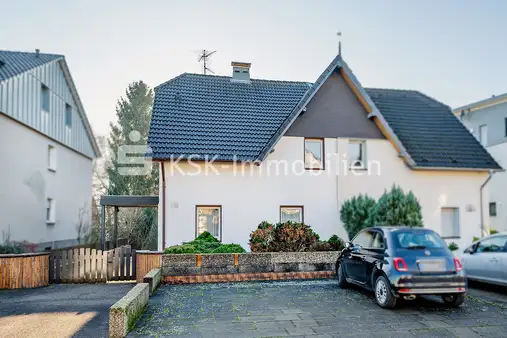 Großzügige Doppelhaushälfte mit Einliegerwohnung und großem Garten.