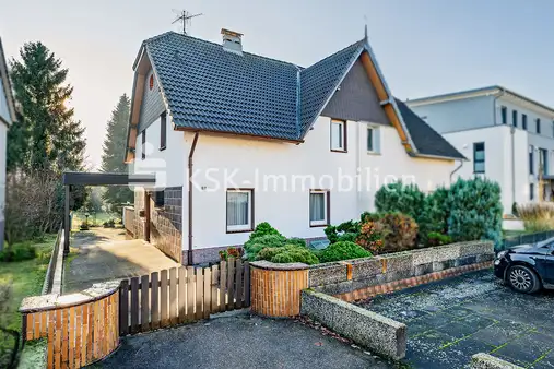 Großzügige Doppelhaushälfte mit Einliegerwohnung und großem Garten.