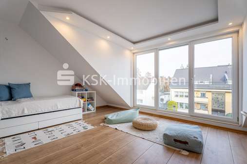 125053 Zimmer Dachgeschoss - Reihenmittelhaus in 50169 Kerpen mit 165m² kaufen