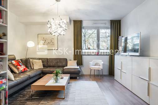126111 Wohnzimmer  - Erdgeschosswohnung in 50676 Köln mit 101m² kaufen