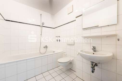 126055 Badezimmer - Etagenwohnung in 50226 Frechen mit 58m² kaufen
