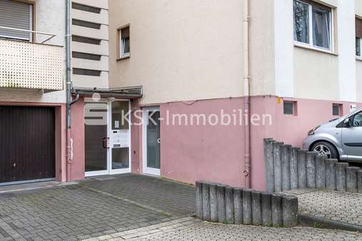 129467 Eingang - Etagenwohnung in 53721 Siegburg / Stallberg mit 122m² kaufen