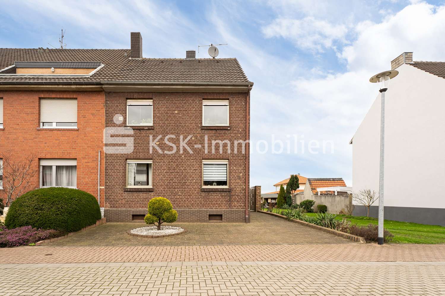 125800 Vorderansicht  - Zweifamilienhaus in 50189 Elsdorf  /Berrendorf mit 95m² kaufen