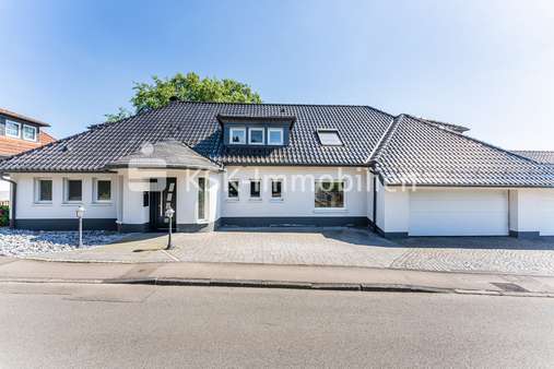 127033 Außenansicht  - Einfamilienhaus in 51519 Odenthal mit 280m² kaufen