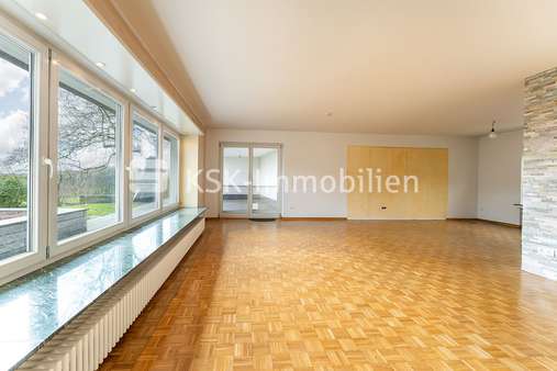 127033 Wohnzimmer Erdgeschoss - Einfamilienhaus in 51519 Odenthal mit 280m² kaufen