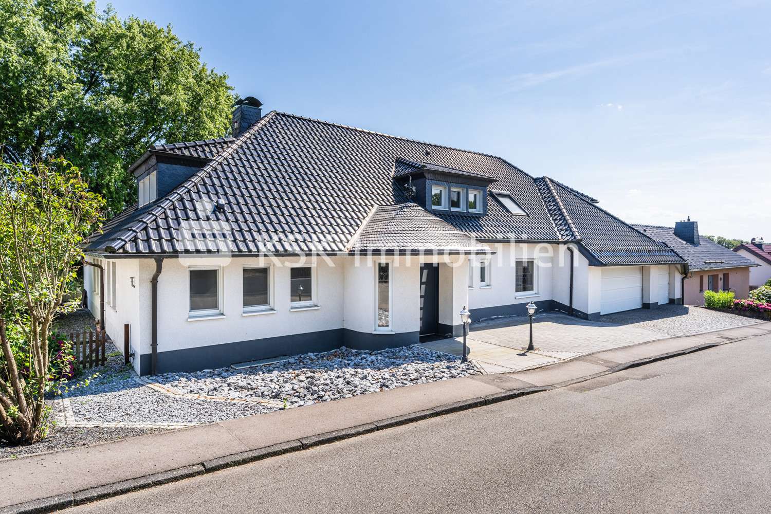 127033 Außenansicht  - Einfamilienhaus in 51519 Odenthal mit 280m² kaufen