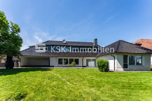 Attraktives Wohnhaus mit flexiblen Nutzungsmöglichkeiten und einzigartigem Fernblick!