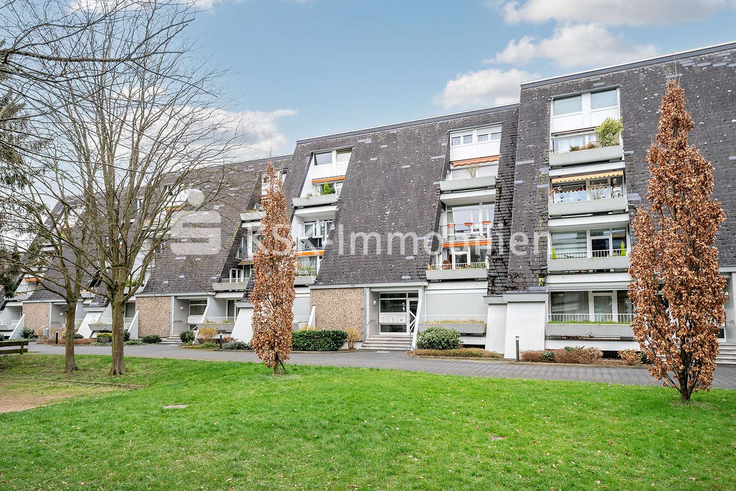 127669  Aussenansicht - Maisonette-Wohnung in 53721 Siegburg / Kaldauen mit 131m² kaufen
