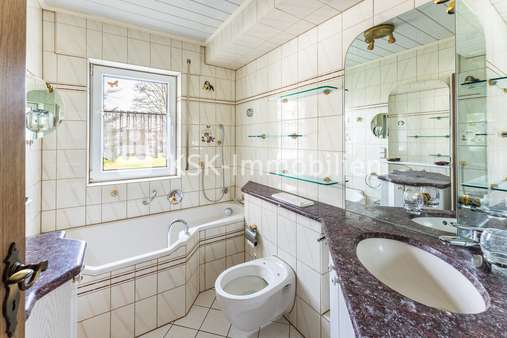 126888 Badezimmer - Erdgeschosswohnung in 50321 Brühl mit 86m² kaufen
