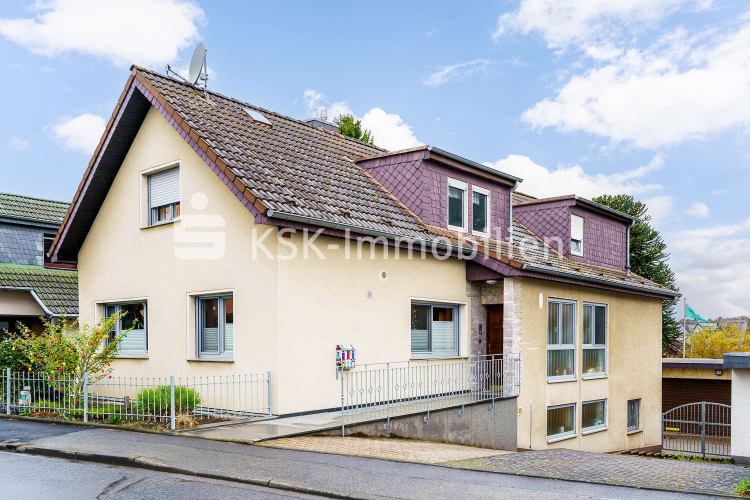 119946_1 Außenansicht 1 - Zweifamilienhaus in 50321 Brühl mit 177m² kaufen