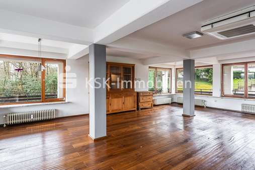 123577 Wohnzimmer - Etagenwohnung in 51503 Rösrath mit 159m² kaufen