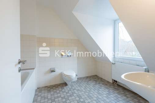 132094 Badezimmer - Dachgeschosswohnung in 51580 Reichshof / Denklingen mit 50m² mieten