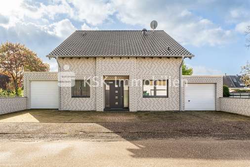 129250 Vorderansicht  - Einfamilienhaus in 50126 Bergheim mit 202m² kaufen