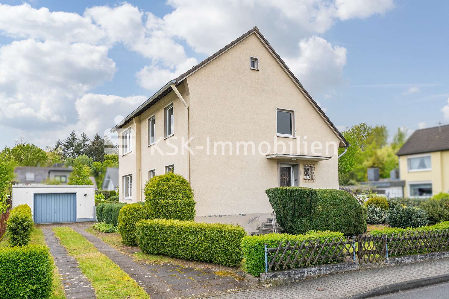 125876 Außenansicht  - Zweifamilienhaus in 51469 Bergisch Gladbach / Hand mit 116m² kaufen