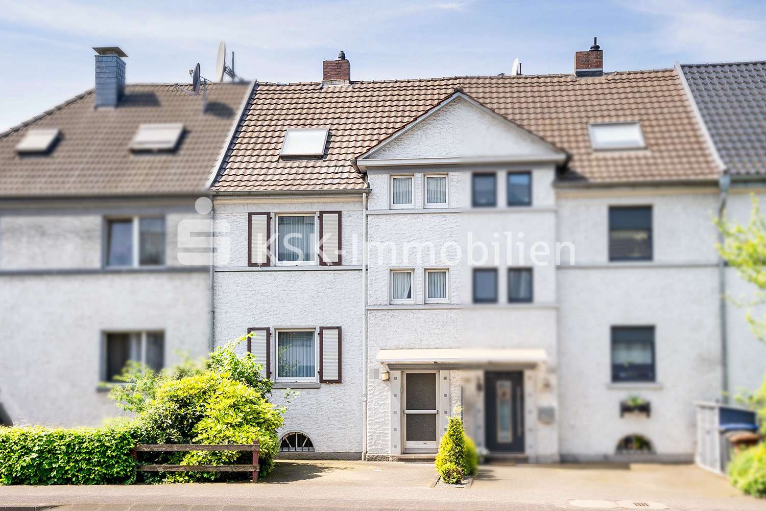 130688 Außenansicht - Einfamilienhaus in 51469 Bergisch Gladbach mit 180m² kaufen