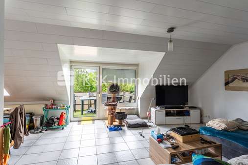 131166 Wohnzimmer  - Etagenwohnung in 50321 Brühl mit 92m² kaufen