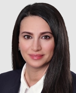 Frau Elif Karakaya