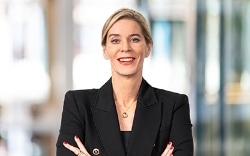 Frau Claudia Wächter