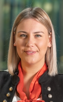 Frau Aleksandra Luzzi