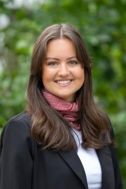 Frau Anja Soller