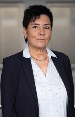 Frau Bettina Janetzek
